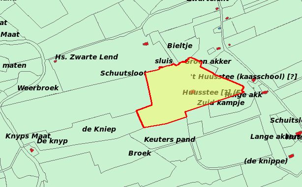 Links stroomt de Hunze met de sluis De Knijp. In het midden van het geel gekleurde perceel ligt de boerderij (Huusstee) van de familie Beuker.